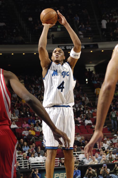 阿尔瓦雷斯马竞生涯欧冠进球数上双，成队史第三人（阿尔瓦雷斯欧冠为马竞进球达双位数，成队史第三人）