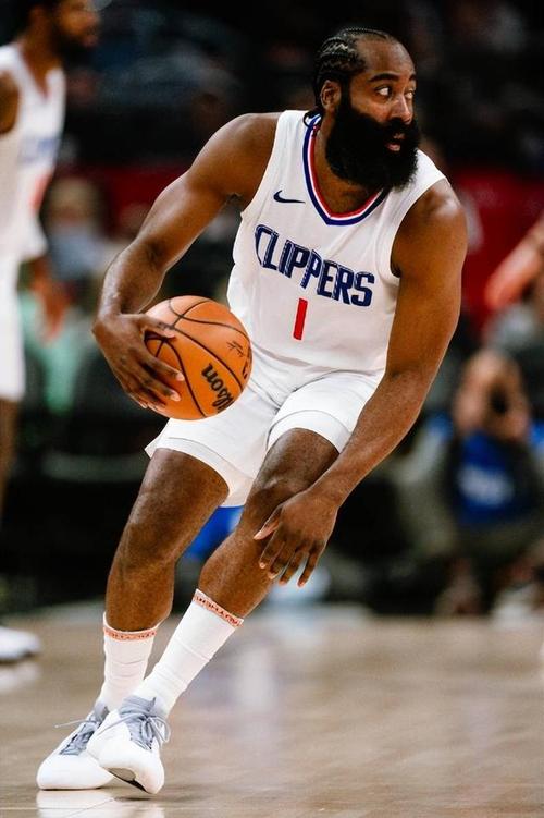 澳超前瞻：西悉尼流浪者德比战意十足，悉尼FC联赛高歌猛进（澳超前瞻：西悉尼流浪者德比斗志昂扬，悉尼FC联赛势不可挡）