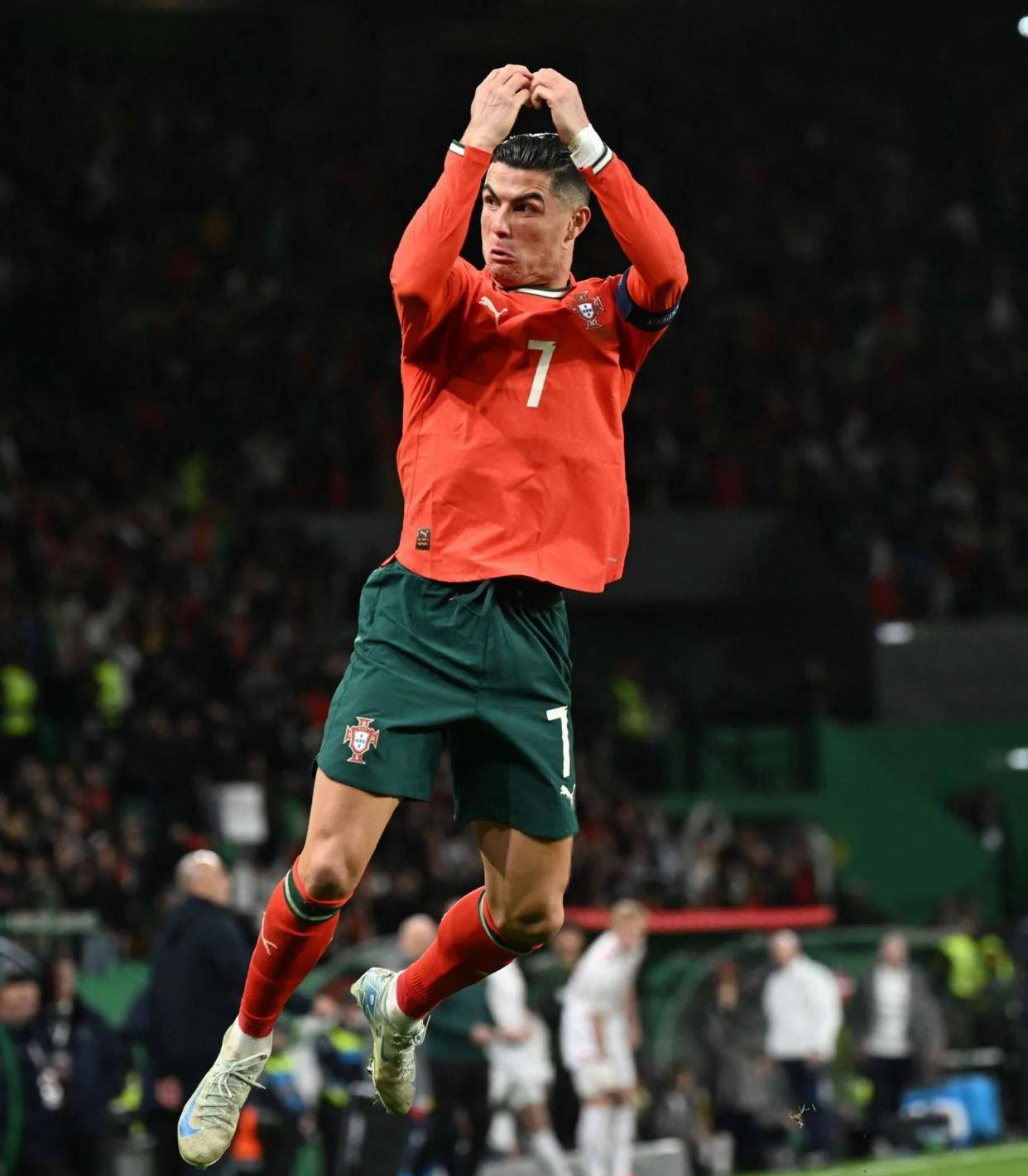 NBA每日最佳：哈登55分闪耀全场、威少助国王掀翻掘金（NBA今日之星：哈登轰下55分统治赛场，威少助力国王力克掘金）