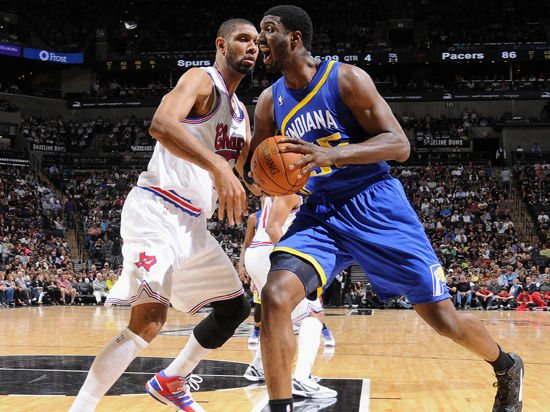 入樽扣篮把全场点燃（炸裂暴扣引爆全场）