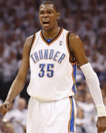 东部倒一变第一！活塞三少两年大蜕变：24岁超巨跃升MVP榜第四（从东部垫底到领跑！活塞三少两年蜕变，24岁当家冲至MVP第4）