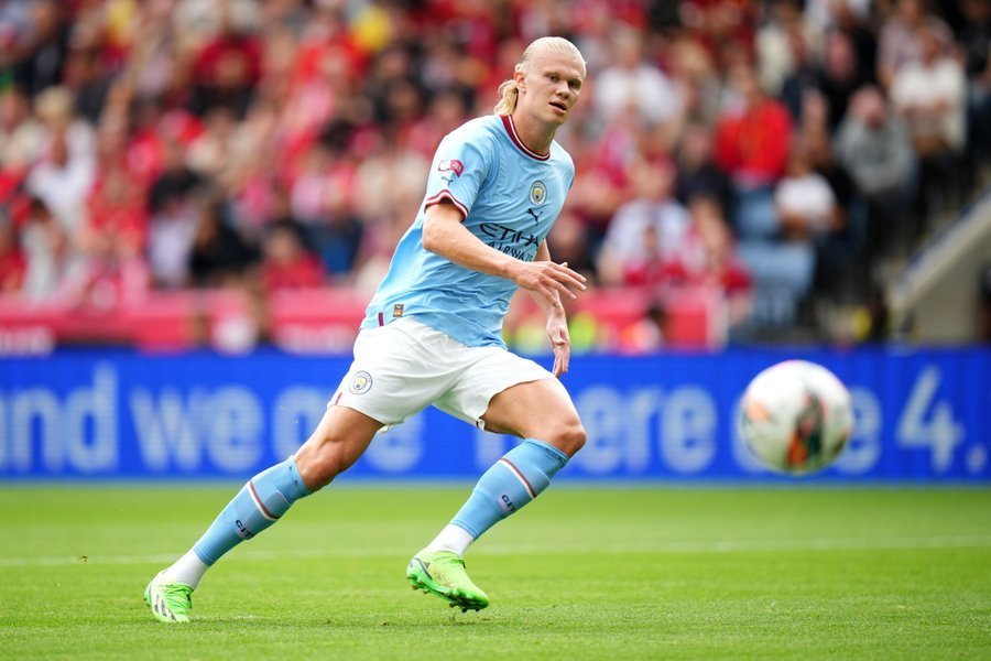 NBA：雄鹿再取关键胜利 字母哥率队登榜首（NBA：字母哥领军雄鹿再赢关键战 升至榜首）